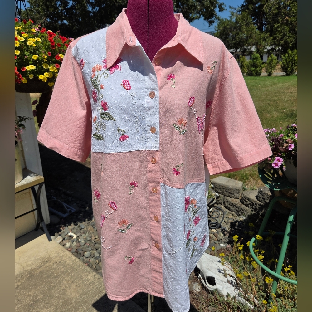 NWT Fashion Bug Embroidered Pink and White Floral Button Up Top. EECP